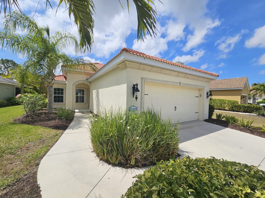 11435 Fort Lauderdale Pl, Venice: front exterior