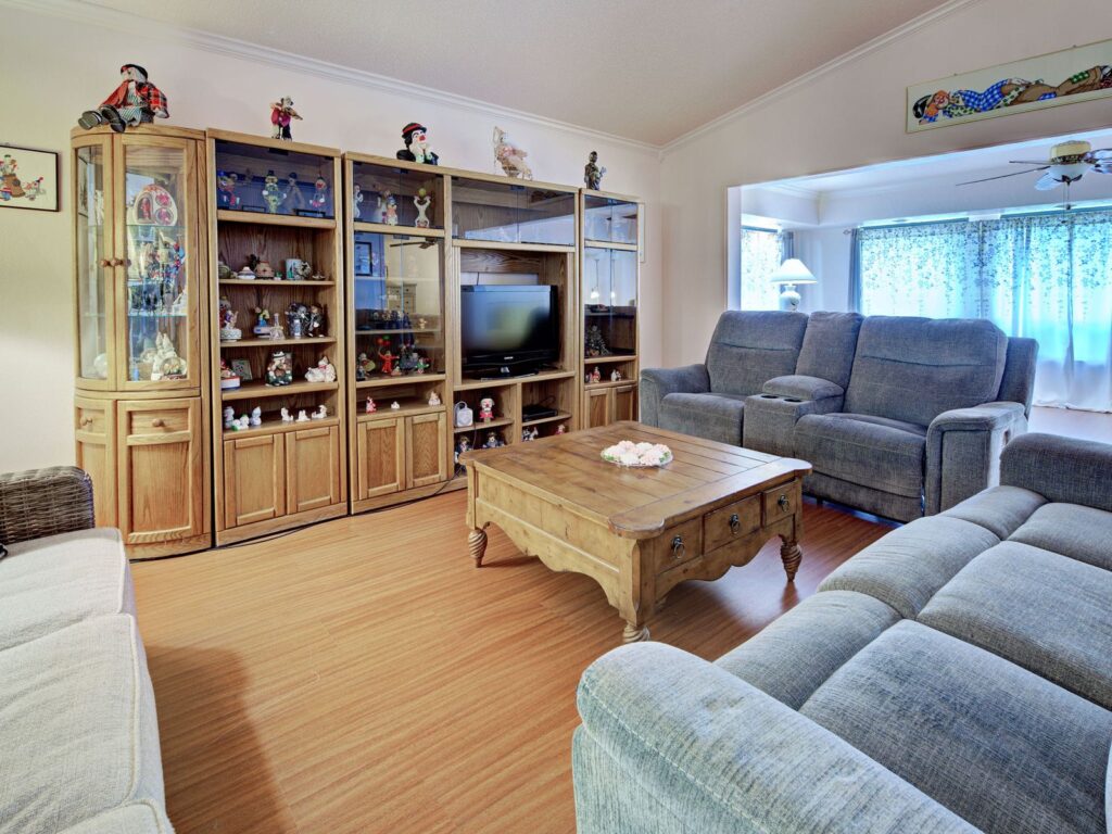 20 Idle Sands Dr, Venice 20 Idle Sands Dr, Venice: Living room