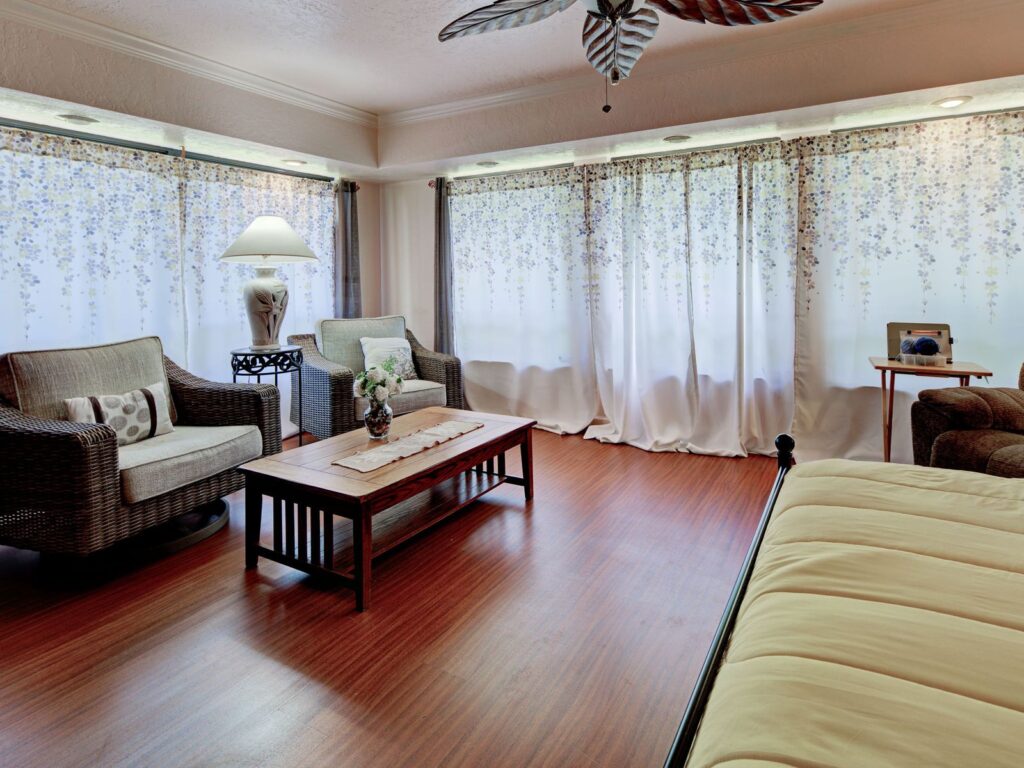 20 Idle Sands Dr, Venice 20 Idle Sands Dr, Venice: Enclosed family room
