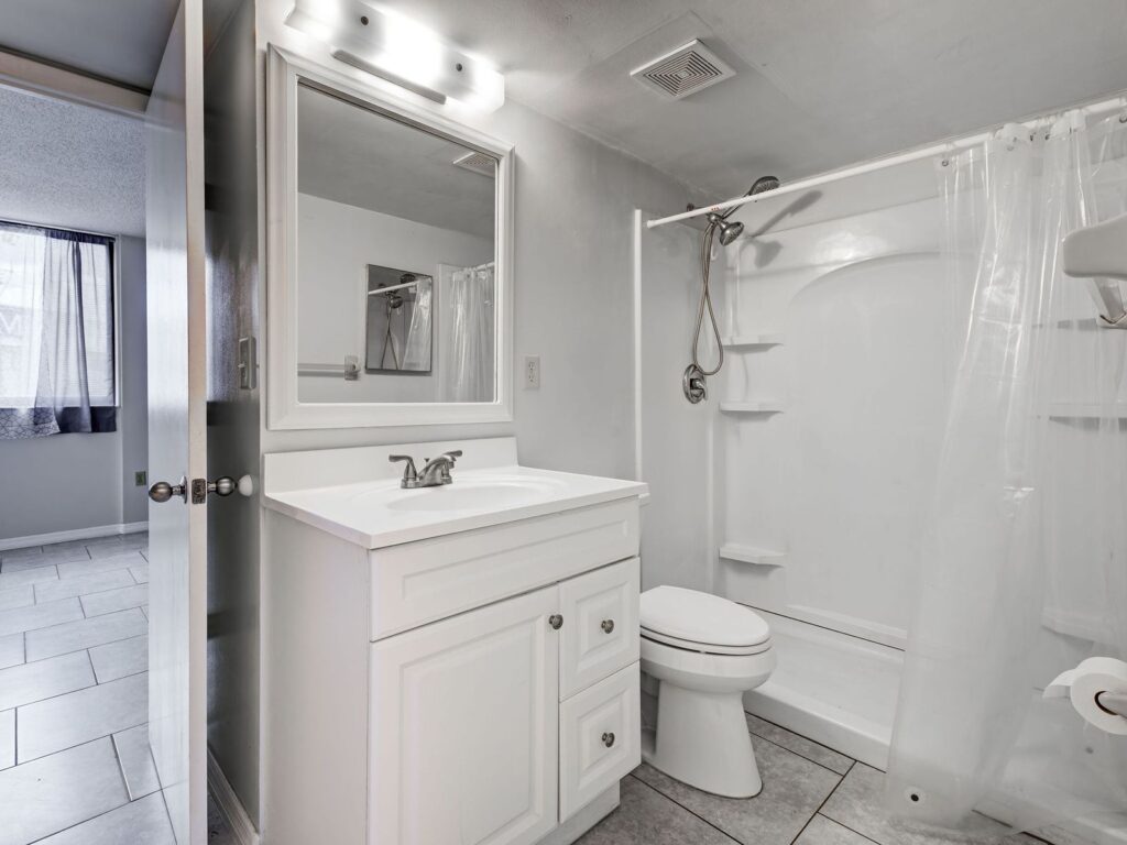 3006 Caring Way #210, Port Charlotte 3006 Caring Way #210, Port Charlotte: Bathroom