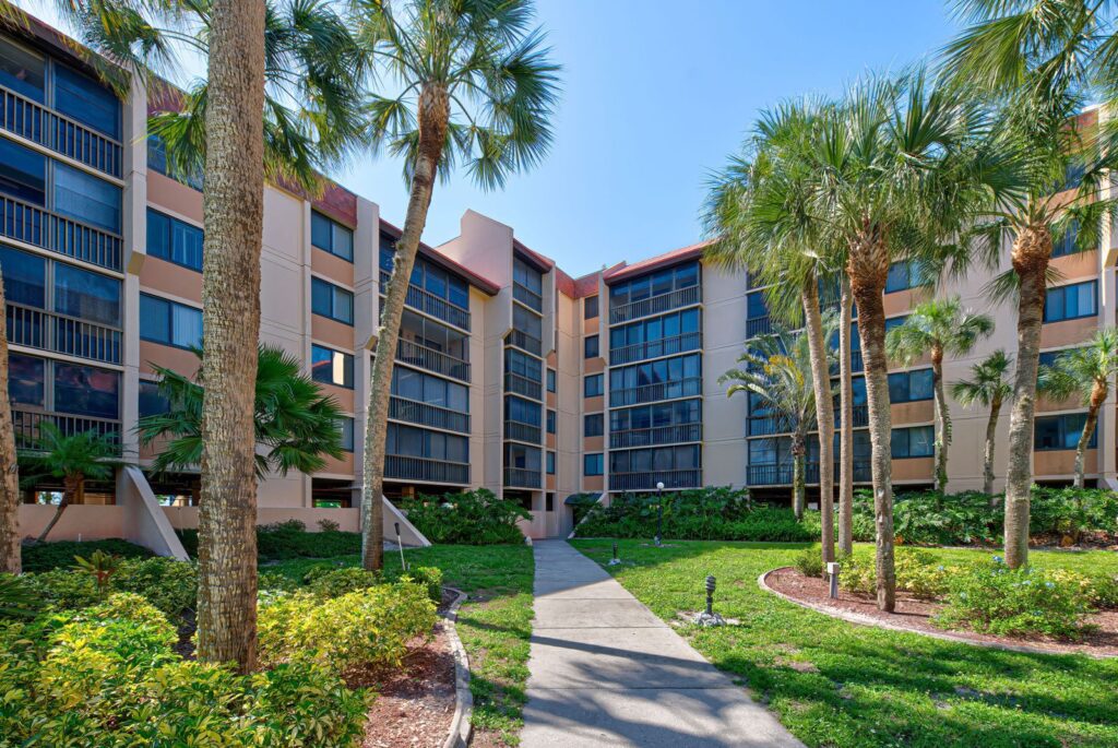3006 Caring Way #210, Port Charlotte 3006 Caring Way #210, Port Charlotte: Building and grounds