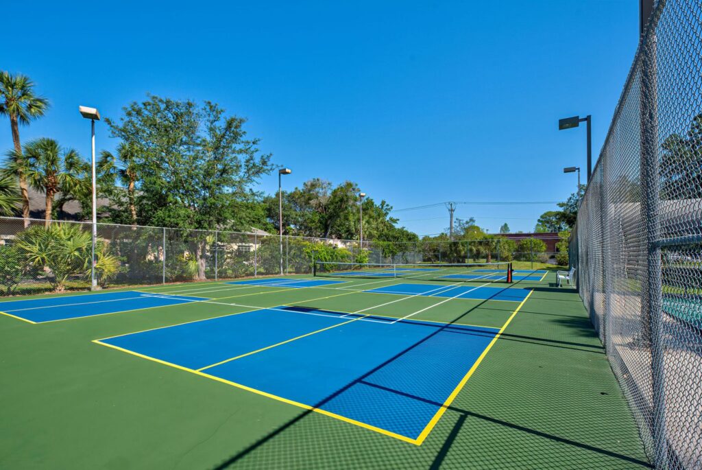 3006 Caring Way #210, Port Charlotte 3006 Caring Way #210, Port Charlotte: Pickleball and tennis courts