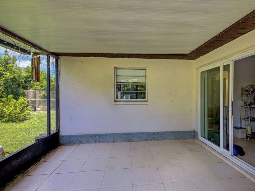 355 Trinity Rd, Venice 355 Trinity Rd, Venice: Screened lanai