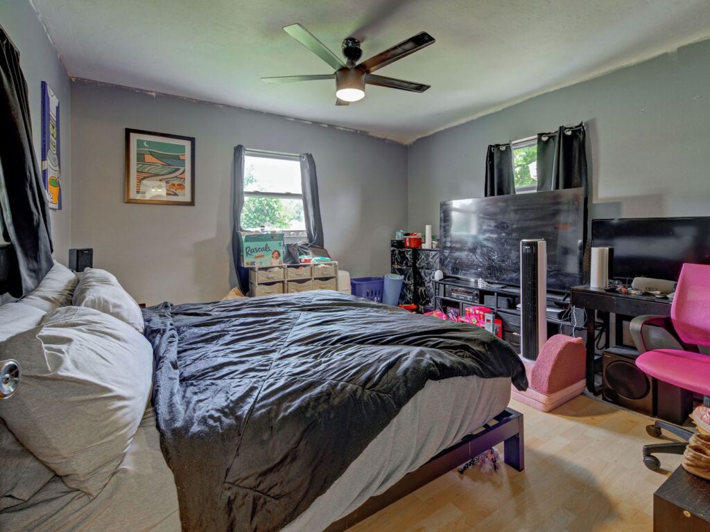 355 Trinity Rd, Venice 355 Trinity Rd, Venice: Primary bedroom